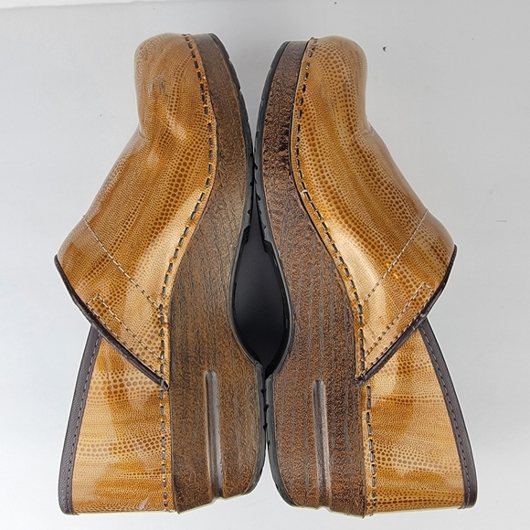 Dansko Shiny Gold Honey Clogs Professional Women's Comfort Shoes - Picture 13 of 13